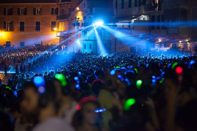 SHHH! LA SILENT DISCO IN BAIA DEL SILENZIO